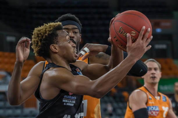 球场上的突 球场上的突